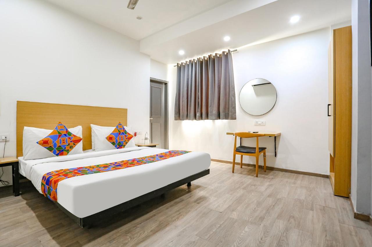 Fabhotel Vat - Meera Bagh Δελχί Εξωτερικό φωτογραφία