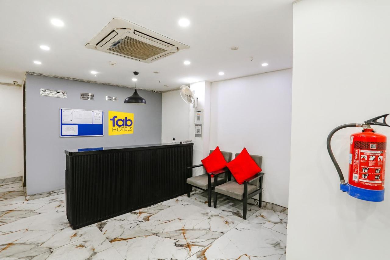 Fabhotel Vat - Meera Bagh Δελχί Εξωτερικό φωτογραφία