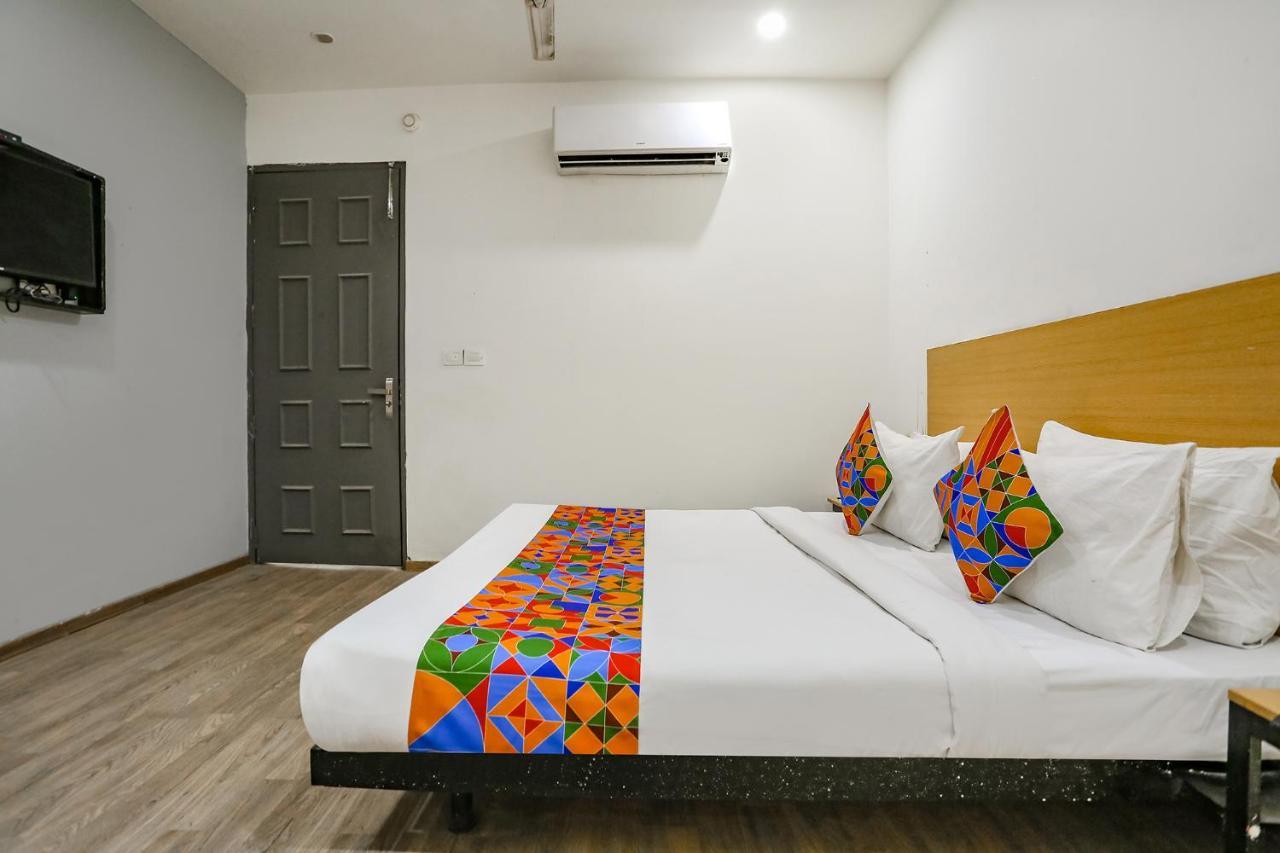 Fabhotel Vat - Meera Bagh Δελχί Εξωτερικό φωτογραφία